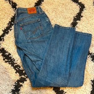 Levi’s High Waisted Straight Leg (26)